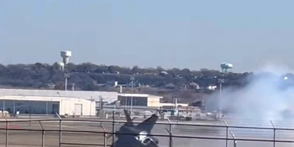 Pilot catapultat dintr un avion de luptă în Texas, după o aterizare eșuată Foto: Captură video