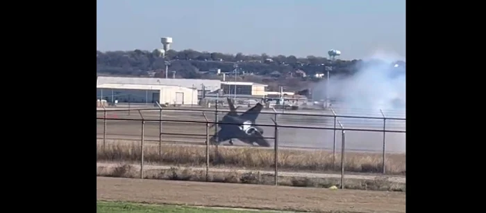 F-35B poate să decoleze și să aterizeze vertical, la fel ca un elicopter Foto: Captură video