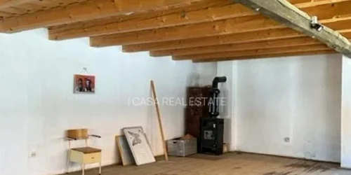 Casă scoasă la vânzare în satul Viscri. FOTO Imobiliare.ro