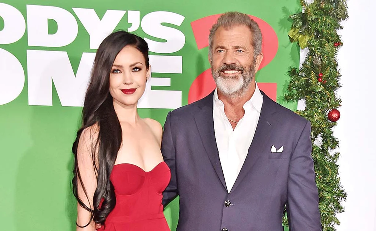 MelGibson, 63 de ani, Rosalind Ross, 28 de ani