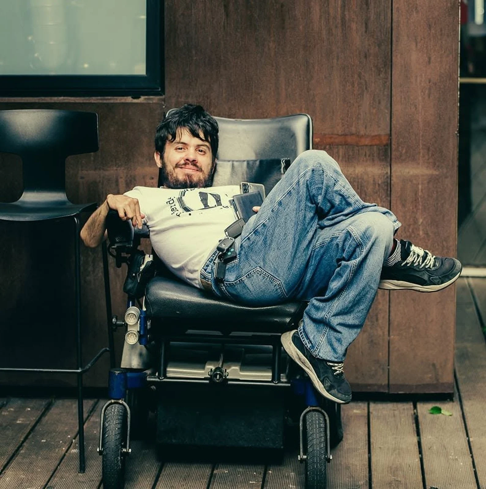 Alex Tache, IT-istul care vorbește pe TikTok despre viața în scaun rulant: „Oamenii au tendința să vadă dizabilitatea, nu și omul”
