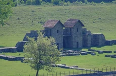 Castrul roman Arutela de la Călimănești (© CristianChirita / Wikimedia Commons)