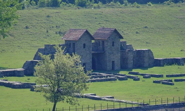 Castrul roman Arutela de la Călimănești (© CristianChirita / Wikimedia Commons)