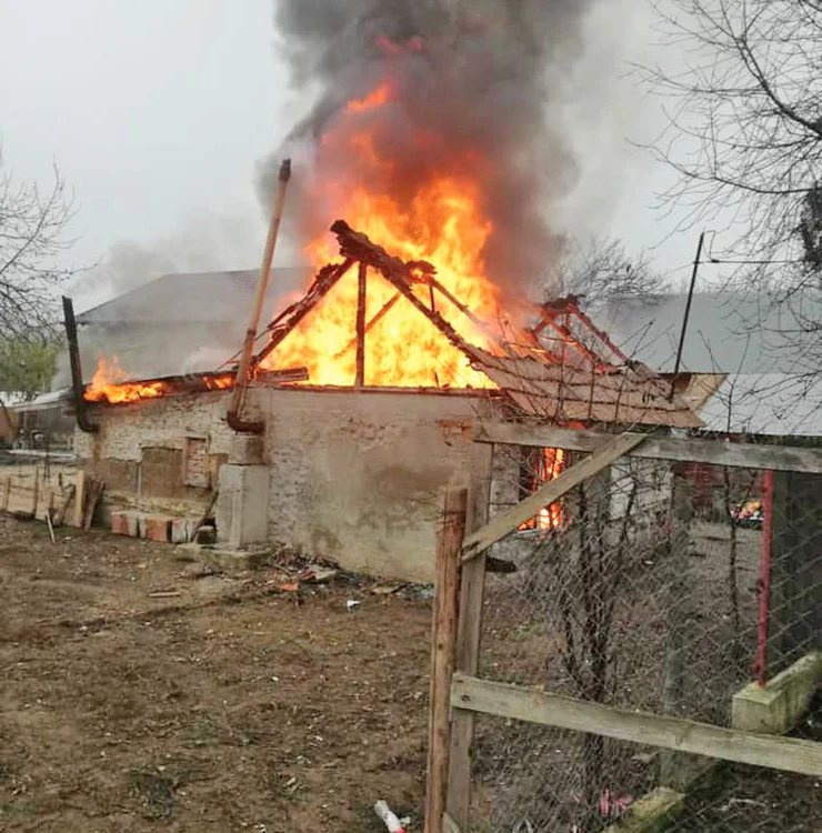 Casa a ars violent  din cauza coşului  necurăţat