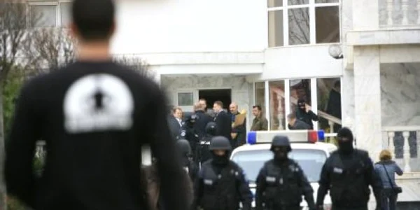 16 persoane suspectate de trafic de droguri au fost aduse la sediul DIICOT-Craiova