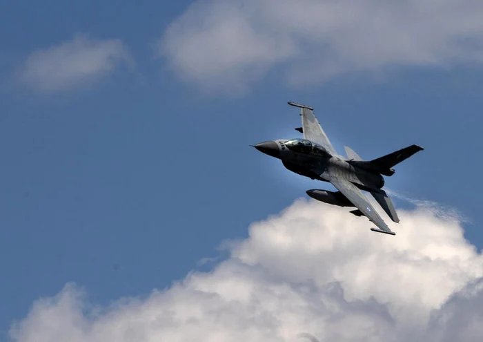 Avion F-16 aparţinând armatei Greciei în cadrul unui exerciţiu militar al NATO FOTO EPA-EFE