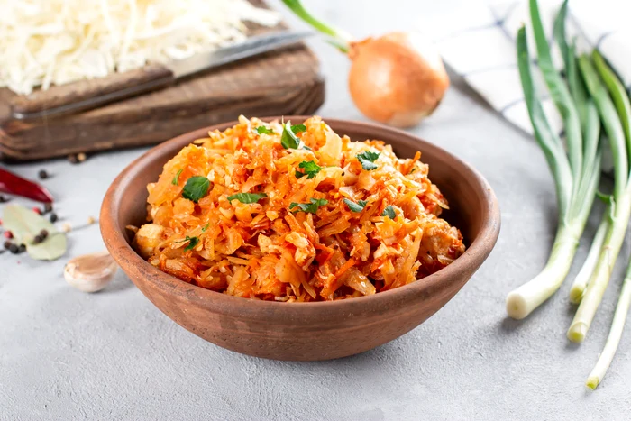 Slănina poate schimba total gustul verzei călite / foto: Shutterstock