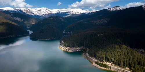 Lacul Bolbolci este supranumit „Marea din Bucegi”. FOTO Gabriel Bîrsan / Facebook