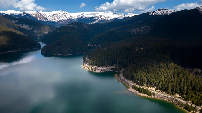 Lacul Bolbolci este supranumit „Marea din Bucegi”. FOTO Gabriel Bîrsan / Facebook