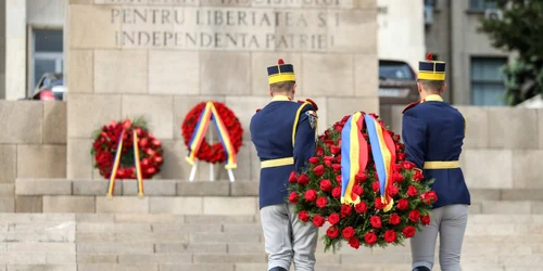 depunere coroana flori militari foto inquam photos