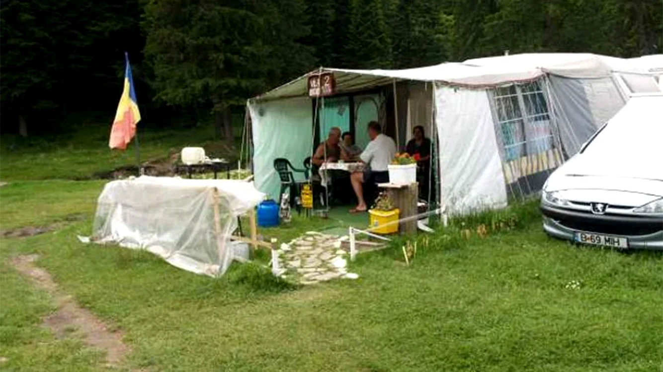 Mulţi bucureşteni se mutau pe timpul verii cu rulota în Valea Cerbului