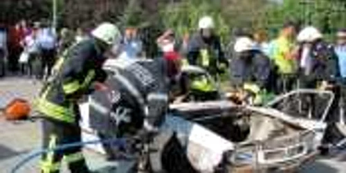 Pompierii teleormăneni şi-au sărbătorit ziua prin muncă şi exerciţii