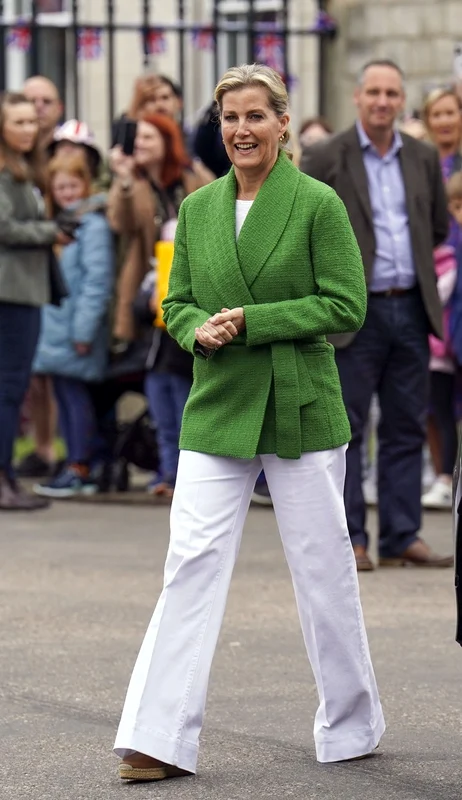 Outfituri Jubileu royals OKMagazine (8) jpg