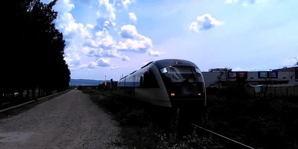 InterRegio sau Săgeata Albastră - tren de călători 1521 care circulă pe relaţia Bucureşti - Păuşa din Călimăneşti - Vâlcea Foto DMS  