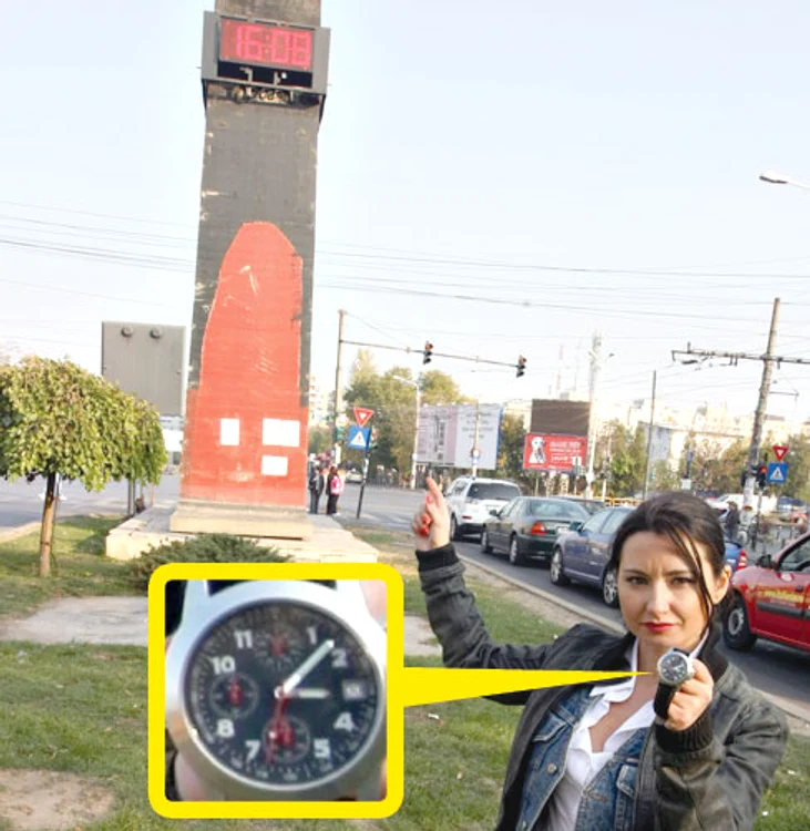 Ceasul din intersecţie arăta ora 16.08, cu o oră mai mult decât în realitate