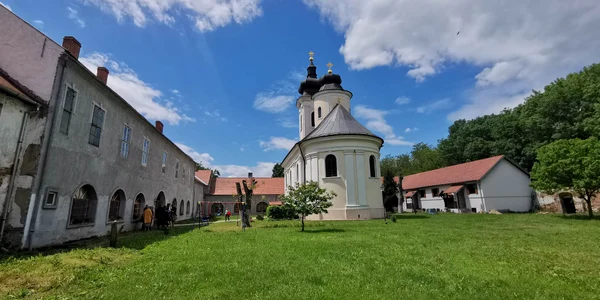Mănăstirea sârbească din comuna Birda FOTO Ștefan Both