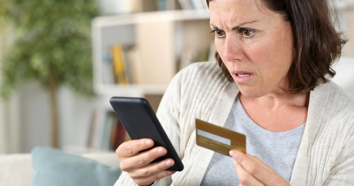 Noi metode de escrocherie care vizează datele bancare. „Te pune în legătură cu un operator”