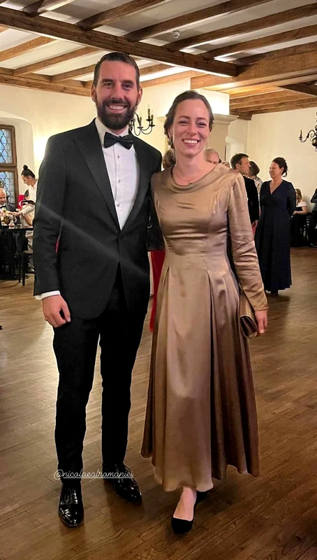 În bunul spirit al altor fețe princiare, Alina-Maria și-a „reciclat” o ținută preferată. FOTO: Instagram