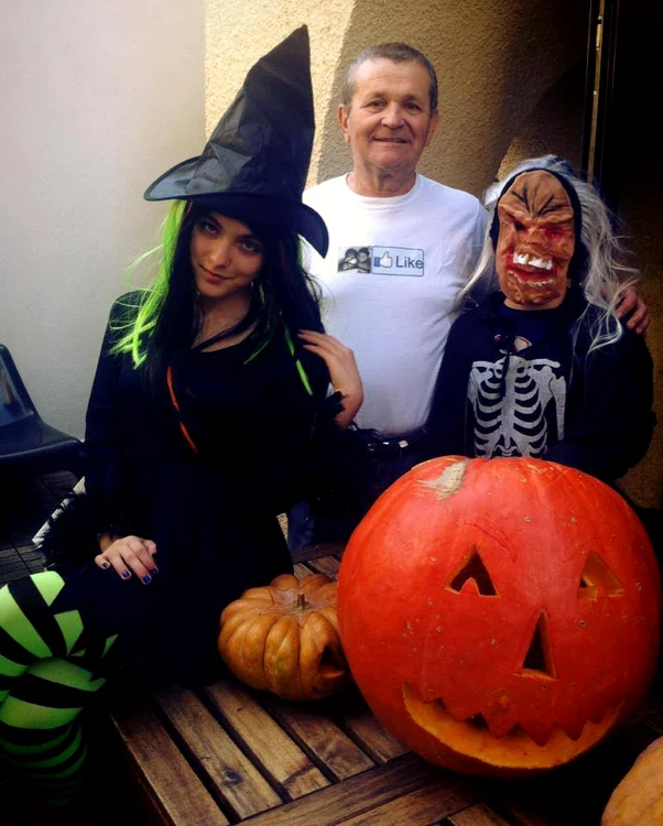 Tatal Andreei Esca cu nepotii, Alexia si Aris