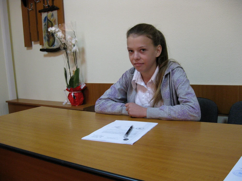 
    Fetiţa cu opt dinţi în plus  