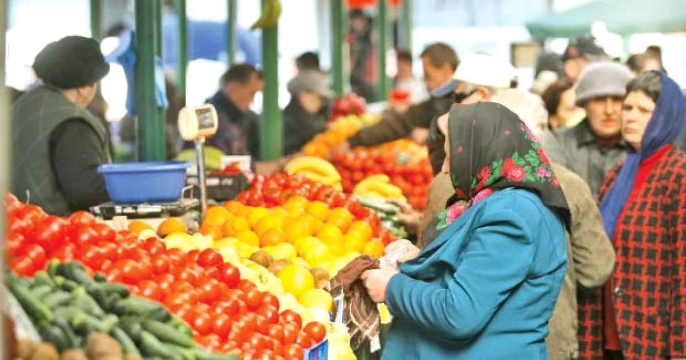 Românii, ca majoritatea cetăţenilor din Uniune, îşi permit să cumpere tot mai puţine lucruri