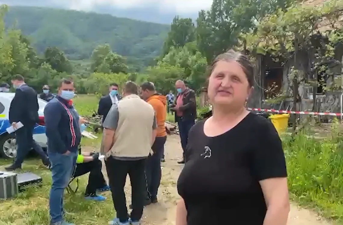 Mama femeii care şi-a ucis copiii