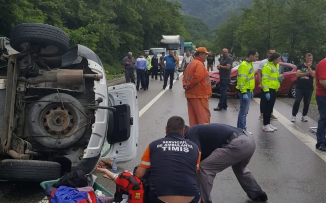 Accident pe Valea Oltului DN 7 - E 81 la Câineni cu şase victime Foto Adevărul