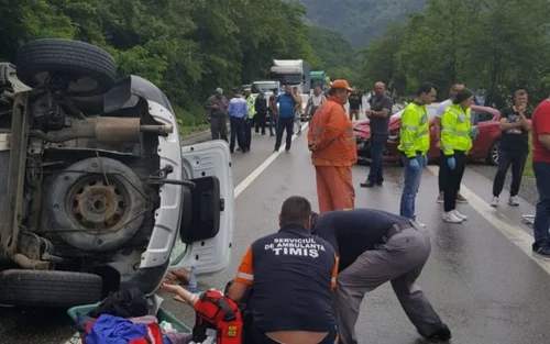 Accident pe Valea Oltului DN 7 - E 81 la Câineni cu şase victime Foto Adevărul