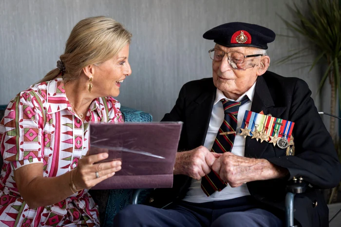 Ducesa de Edinburgh Sophie, alături de un veteran, Profimedia jpg