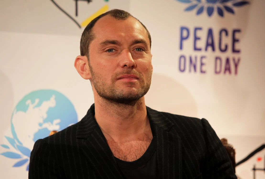 
    Fiul cel mare al lui Jude Law îi seamănă leit tatălui său.foto: Getty Images  