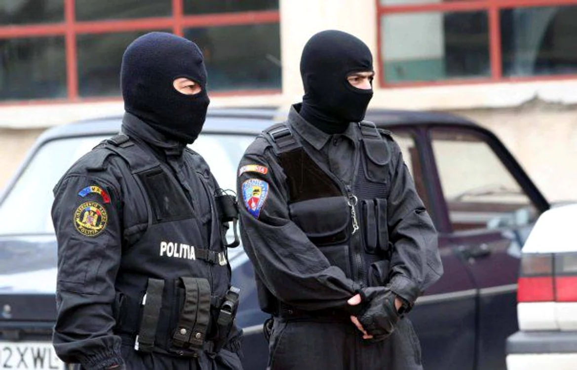 
    Bărbatul de 35 de ani este agent de poliţie în Târgu Jiu şi a fost preluat de Parchetul de pe lângă Curtea de Apel CraiovaFoto: Arhiva Click!  