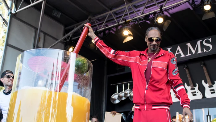 Snoop Dogg, premiat pentru cel mai mare cocteil din lume @shutterstockclickpentrufemei.ro