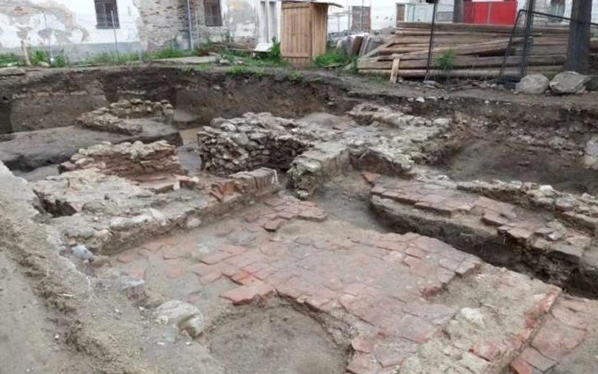 Noi descoperiri în curtea Palatului Principilor. Foto: ziarulunirea.ro
