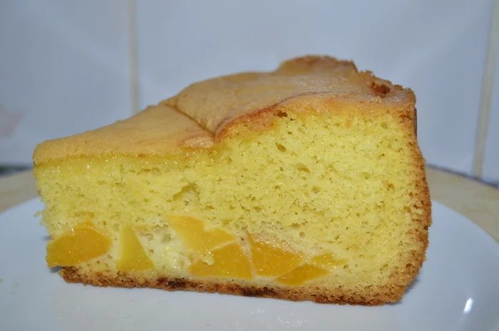 
    Prăjitură cu piersici  