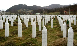 Masacrul de la Srebrenica cimitir foto wikipedia jpg