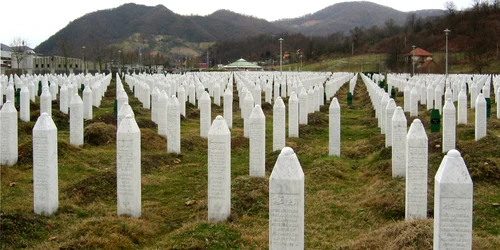 Masacrul de la Srebrenica cimitir foto wikipedia jpg