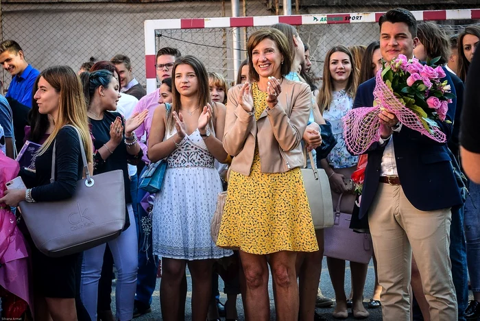 7 carmen iohannis si elevii sai 2 jpg jpeg