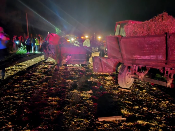 Trei persoane, toate din autoturism, au ajuns la spital FOTO: martor