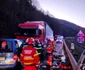 Accident mortal pe Valea Oltului la Câineni - Vâlcea - două victime în urma coliziunii dintre un TIR şi un autoturism Foto ISU Vâlcea