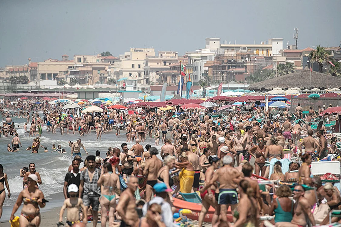 Exod în masă spre mare FOTO EPA EFE