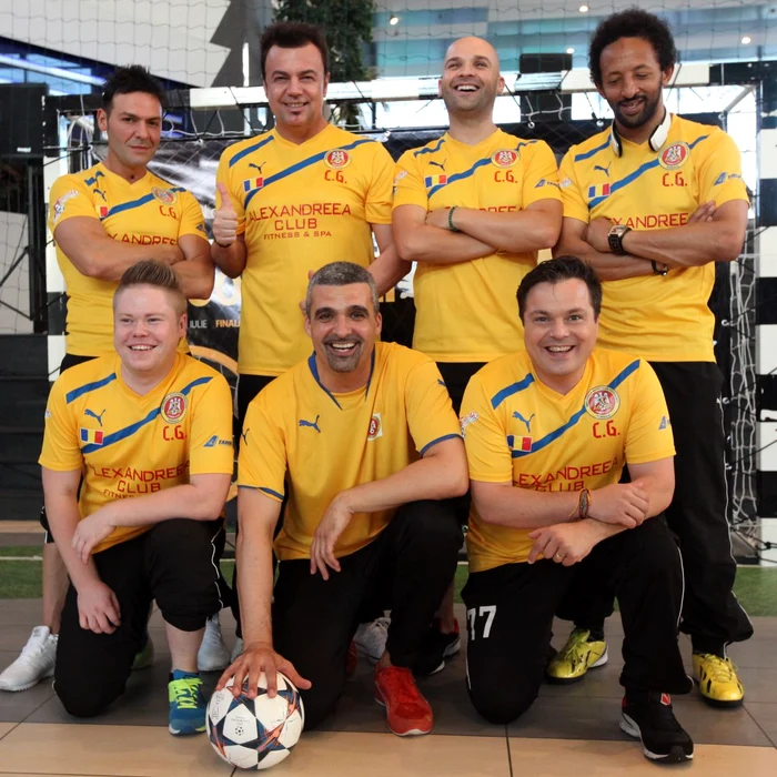 
    O parte din Naţionala de Fotbal a Artiştilor a fost prezentă la evenimentFoto: Sever Gheorghe  