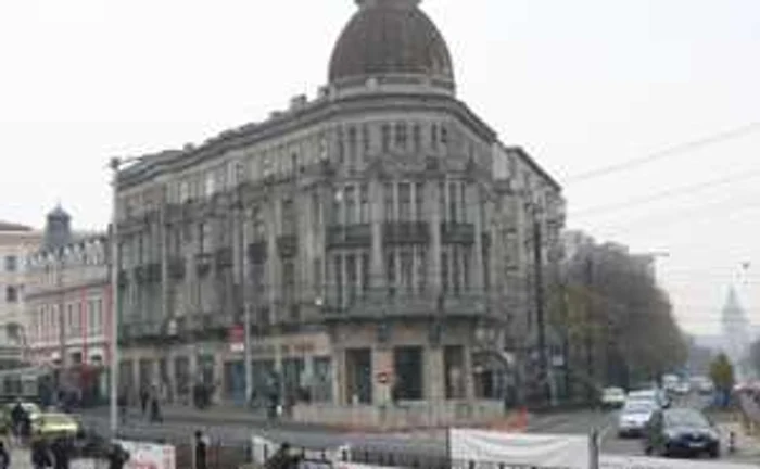 Clădirea din centrul oraşului a ajuns un monument-ruină