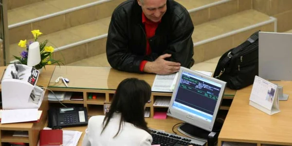 clienti banca FOTO adevarul