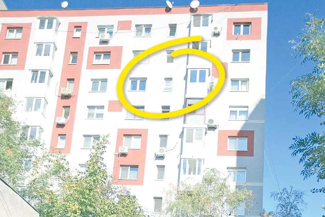 Patru negociatori ai Poliţiei Capitalei au încercat mai bine de trei ore să-l facă pe tânăr să renunţe la gestul sinucigaş