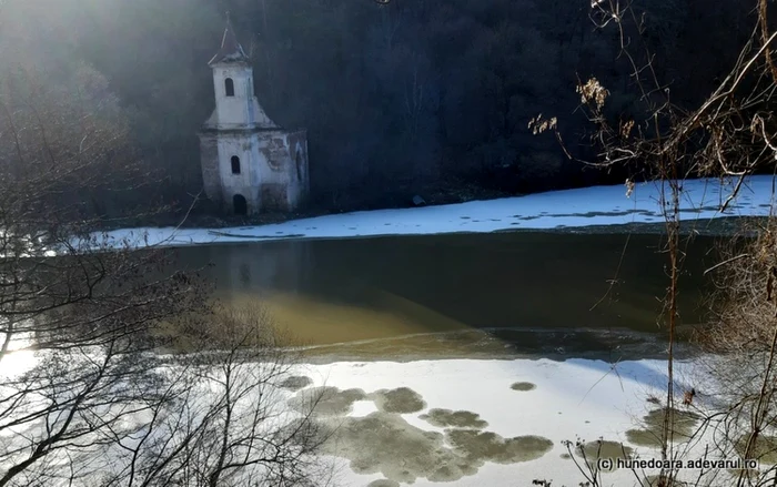 biserica lacul cincis foto danial guta adevarul