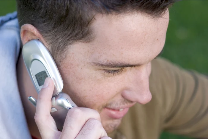 Convorbirile pe mobil vor costa mai puţin de la 1 ianuarie