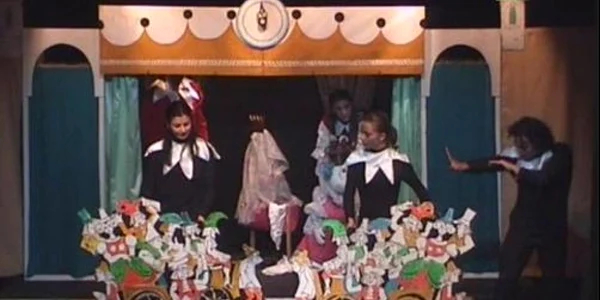 Actorii Teatrului Arlechino îi vor încânta pe micuţii spectatori