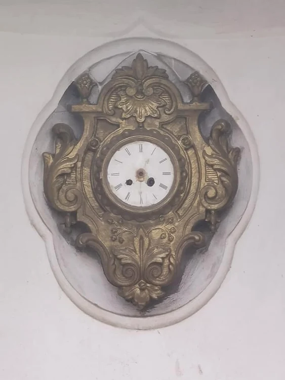 Ceasul de pe cavoul Iuliei Hasdeu FOTO Cimitirul Bellu 