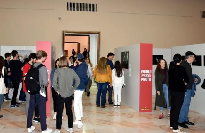 Publicul s-a îngrămădit la expoziţiile deschise în "Noaptea muzeelor"