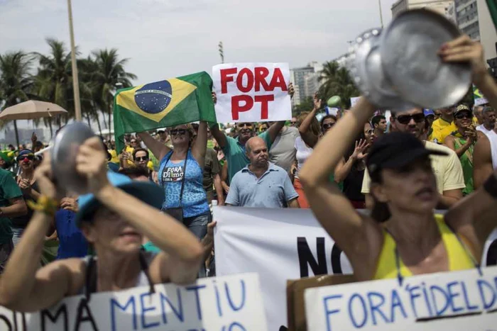 Proteste în Brazilia faţă de corupţie şi preşedinta Dilma Rousseff FOTO AP